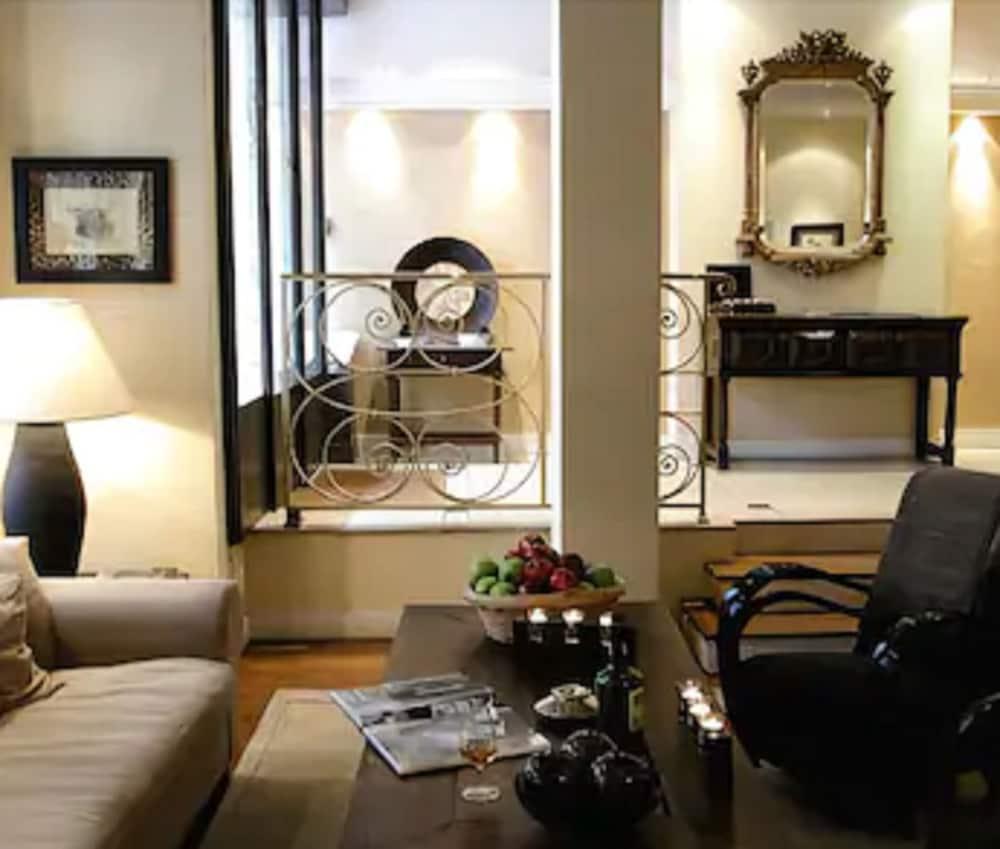 Le Clos Medicis Hotel