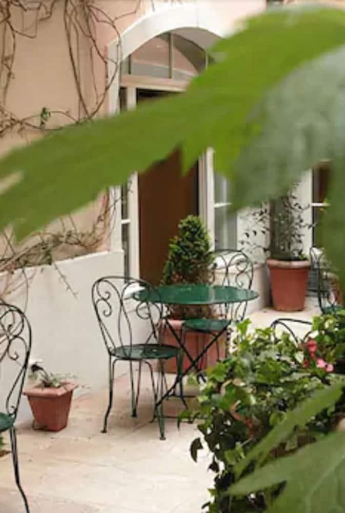 Hotel Le Clos Medicis 3*